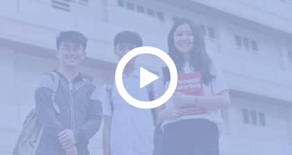 Mahasiswa tersenyum dalam video profile Universitas Universal